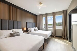 4 bedrooms, desk, WiFi