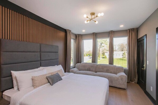 4 bedrooms, desk, WiFi, bed sheets