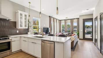 Refrigerador, microondas, horno y parrilla de estufa