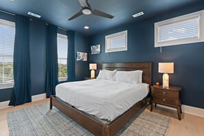 4 bedrooms, desk, iron/ironing board, WiFi - 3 Story w/ Rooftop + Game Room (Nashville)