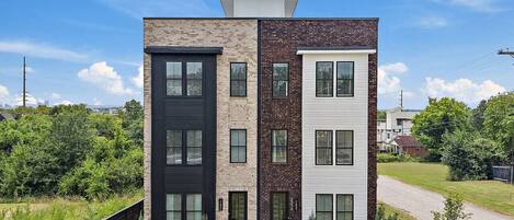 المنشأة من الخارج