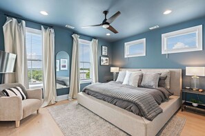 4 bedrooms, desk, iron/ironing board, WiFi