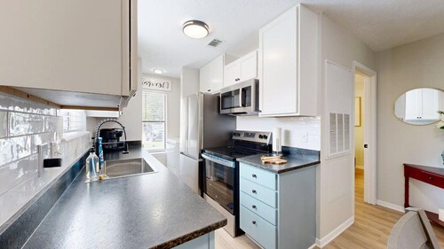 2Br 2Ba, Pet friendly, Boardgames, 8 Minutes to Campus!