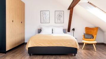 Blackout drapes, iron/ironing board, free WiFi