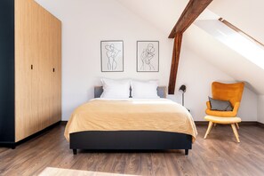 Departamento, aire acondicionado, vista a la ciudad | Cortinas blackout, tabla de planchar con plancha y wifi gratis 