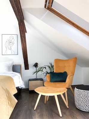 Apartamento, Aire acondicionado, vistas a la ciudad | Cortinas opacas, tabla de planchar con plancha, wifi gratis