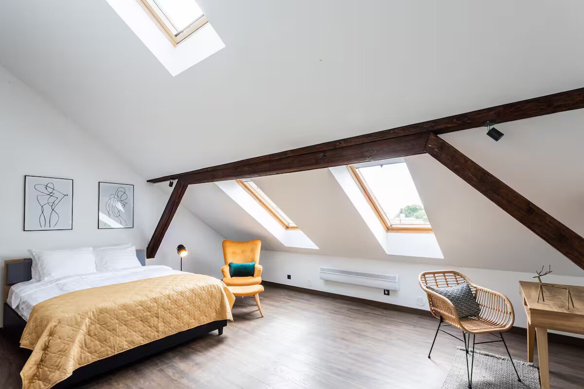 ستائر تعتيم ومكواة/لوح كي وواي فاي مجانًا