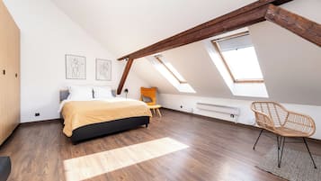 Rideaux occultants, fer et planche Ă  repasser, Wi-Fi gratuit