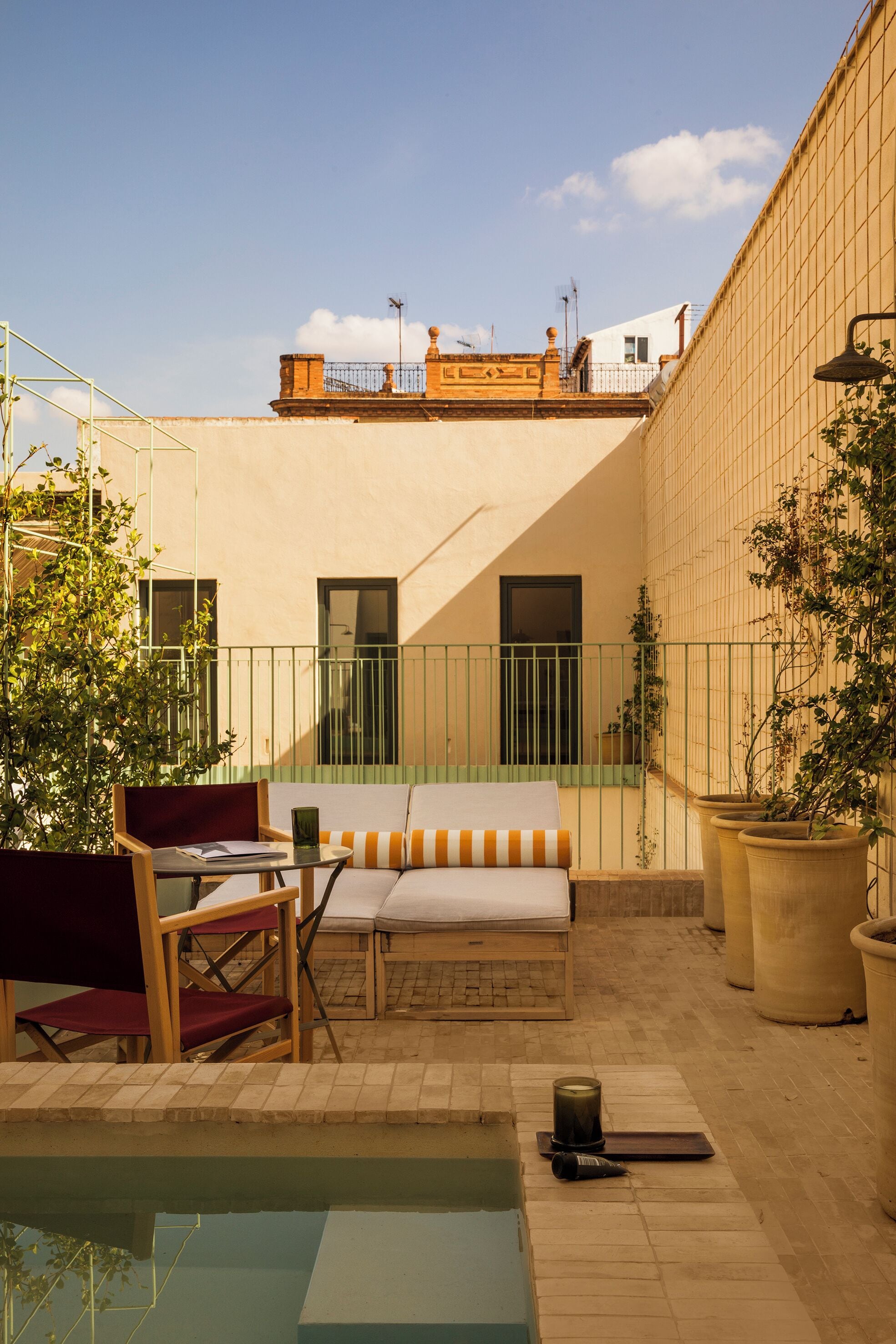 Apartamento con terraza y piscina superior | Tabla de planchar con plancha y wifi gratis