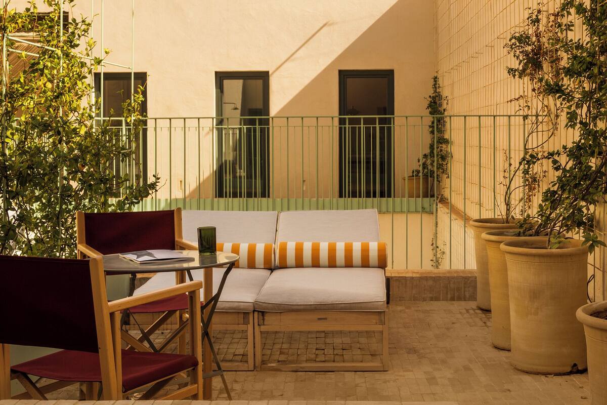 Apartamento con terraza y piscina privada | Iron/ironing board, WiFi (free)