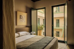 Apartamento con terraza y piscina privada | Fer et planche à repasser, accès au Wi-Fi (inclus)