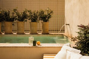 Apartamento con terraza y piscina privada | Terraço/pátio