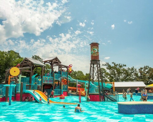 Cozy Wood Cottage in Tyler