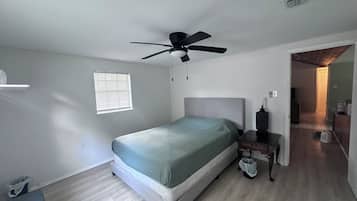 2 bedrooms, iron/ironing board, bed sheets