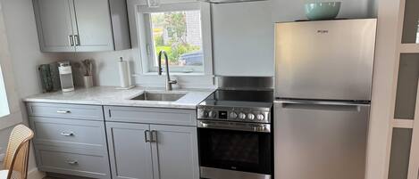 Een magnetron, een oven, een kookplaat