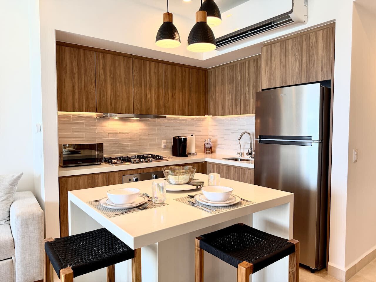 Coffee/tea maker, fridge, microwave, oven