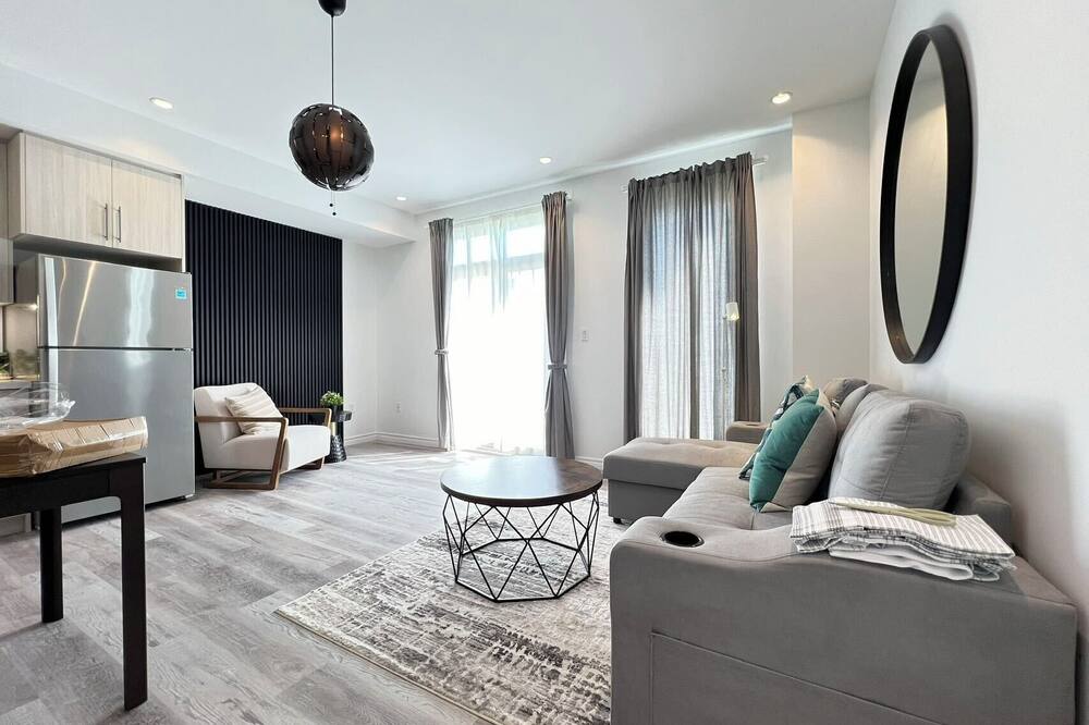 Bentley Commons Fallsview Towns