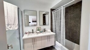 Free toiletries, hair dryer, towels, soap - Bentley Commons Fallsview Towns (Niagara Falls)