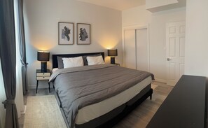 Individually decorated, individually furnished, desk, soundproofing - Bentley Commons Fallsview Towns (Niagara Falls)