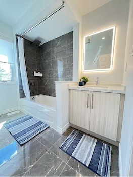 Bentley Commons Fallsview Towns