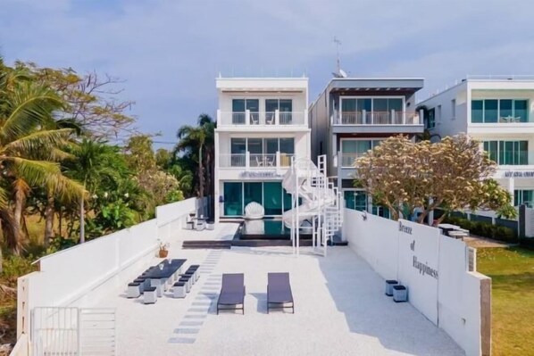 Exterior - Private Breeze Seafront 4BR Pool Villa - VVP31.16 (Laem Chabang)