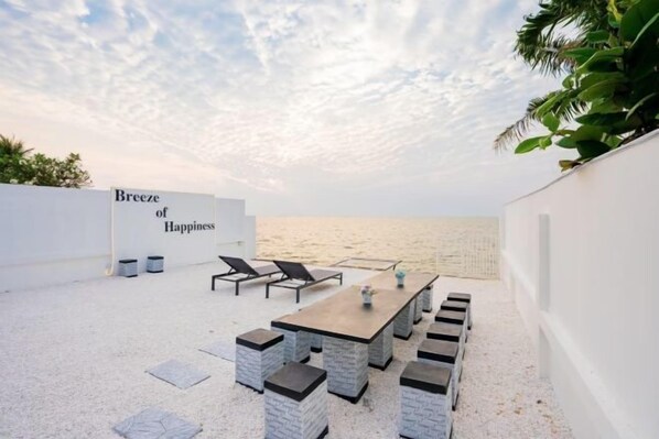 Interior - Private Breeze Seafront 4BR Pool Villa - VVP31.16 (Laem Chabang)