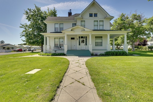 2 Mi to River: Historic Clarkston Home w/ Views!