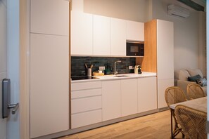 Apartamento con balcón - Sin piscina | Yksityinen keittonurkkaus | Kahvin-/teenkeitin