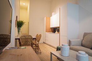 Insonorización, tabla de planchar con plancha y wifi gratis 