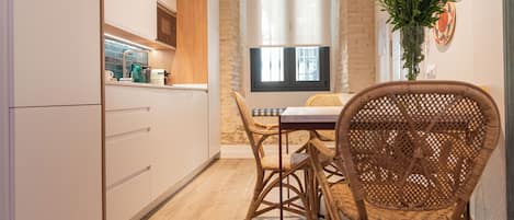 Apartamento Superior - Sin piscina | مطبخ صغير خاص | ماكينة لصنع القهوة/الشاي