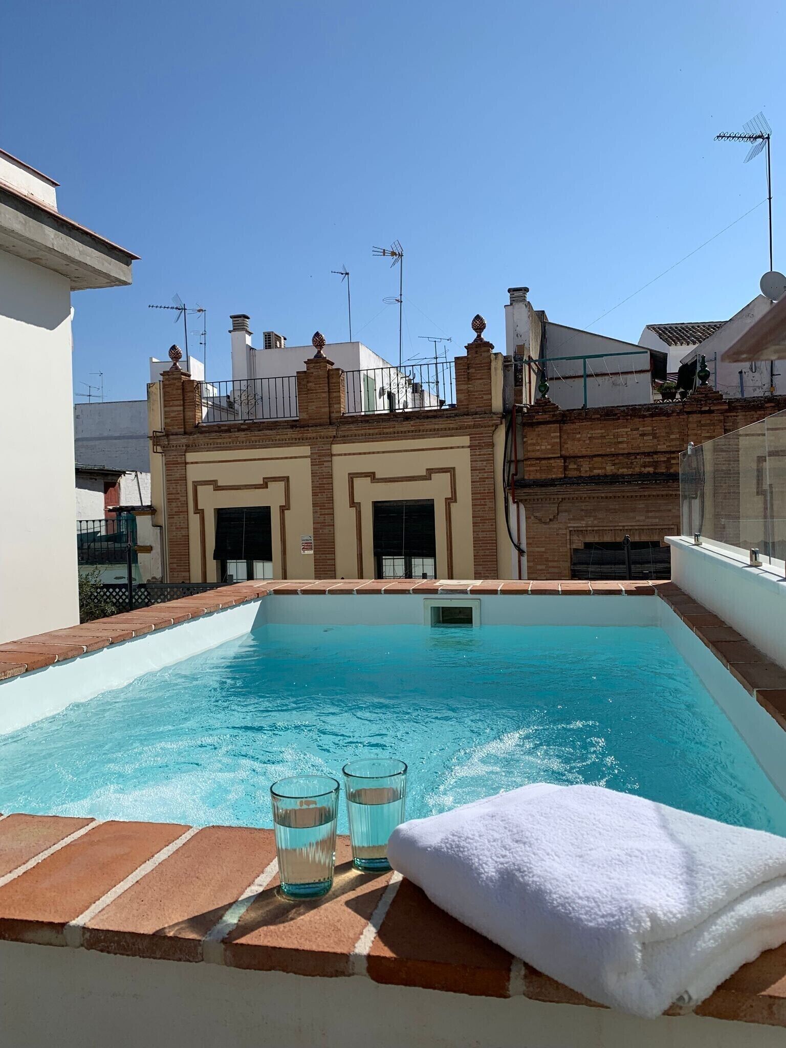 Apartamento con terraza y piscina privada | Terraço/pátio
