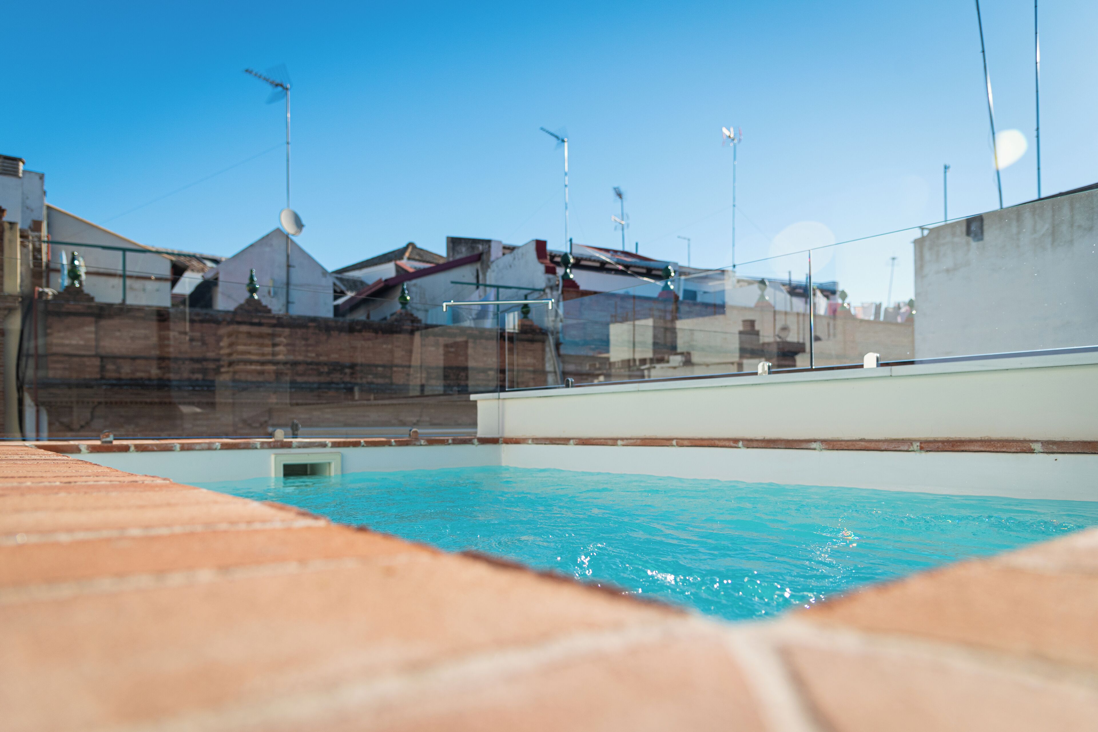 Apartamento con terraza y piscina privada | Terrace/patio