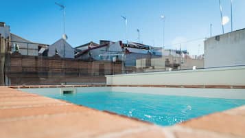 Apartamento con terraza y piscina privada | Terrace/patio
