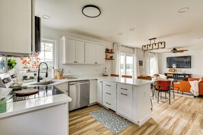 Fridge, microwave, stovetop, dishwasher - Premier Lakefront Paradise | Cozy Thompson Retreat (Thompson)