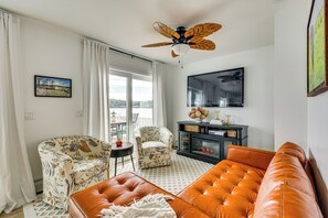 TV, fireplace, video games, DVD player - Premier Lakefront Paradise | Cozy Thompson Retreat (Thompson)
