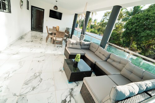 Modern Oasis : Where Elegance Meets Peace