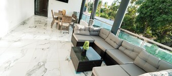 Modern Oasis : Where Elegance Meets Peace