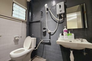 Bathroom - Damansara Jaya Petaling Jaya 2 Storey Landed House for 15 Pax (Petaling Jaya)