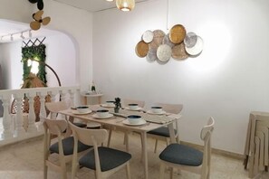 Dining - Damansara Jaya Petaling Jaya 2 Storey Landed House for 15 Pax (Petaling Jaya)