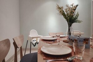 Restaurant - Damansara Jaya Petaling Jaya 2 Storey Landed House for 15 Pax (Petaling Jaya)