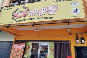 A restaurant with a yellow facade and signage in a foreign language. - Damansara Jaya Petaling Jaya 2 Storey Landed House for 15 Pax (Petaling Jaya)