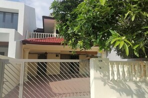 Unclassified image, 2 of 85, button - Damansara Jaya Petaling Jaya 2 Storey Landed House for 15 Pax (Petaling Jaya)