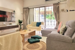 Living area - Damansara Jaya Petaling Jaya 2 Storey Landed House for 15 Pax (Petaling Jaya)