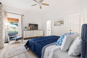 3 makuuhuonetta, työpöytä, Wi-Fi, vuodevaatteet