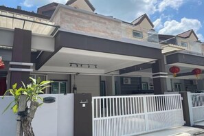 Unclassified image, 3 of 11, button - Langkawi Cozy Holiday Home at Taman Simfoni by Zervin (Langkawi)