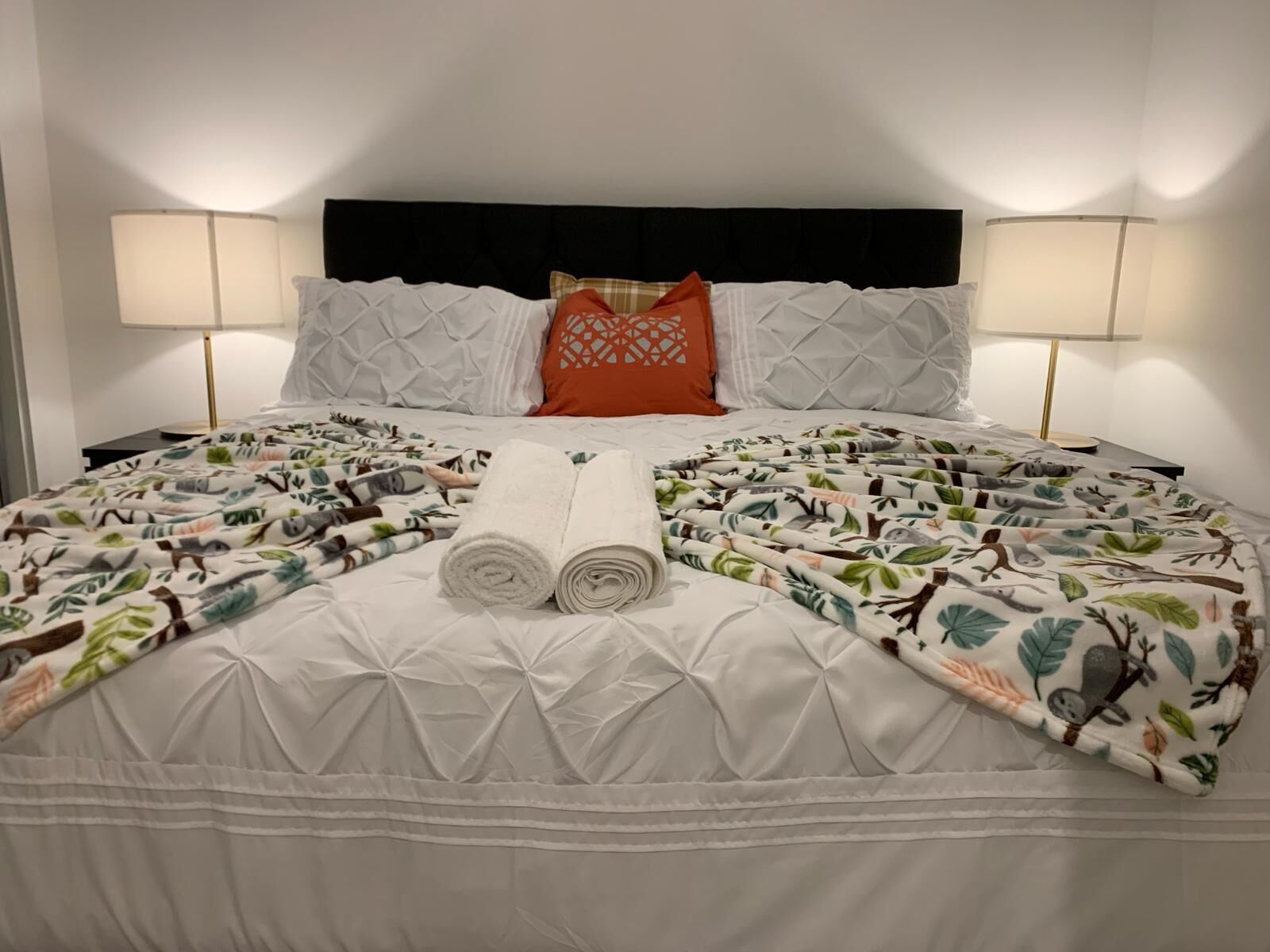 4 bedrooms, iron/ironing board, WiFi, bed sheets