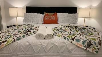 4 bedrooms, iron/ironing board, WiFi, bed sheets