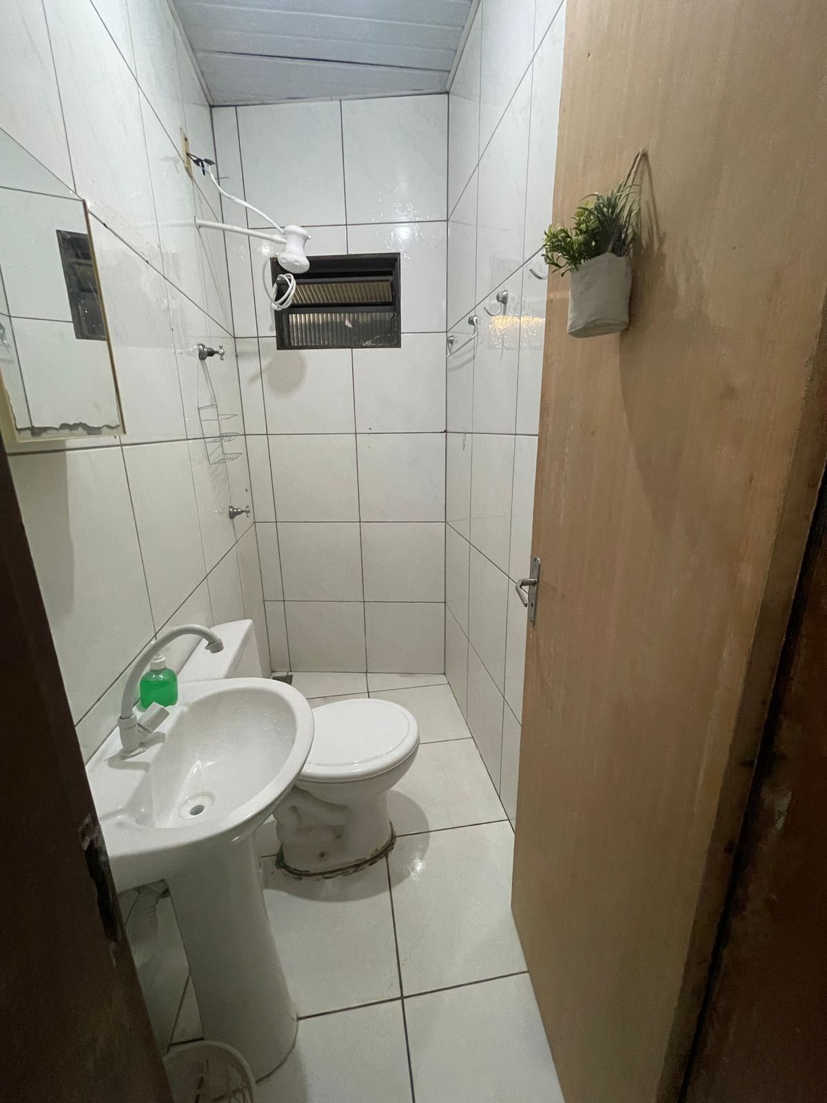 Toallas, jabón, papel de baño 