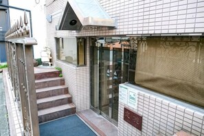 Exterior detail - J-Court Oshiage (Tokyo)