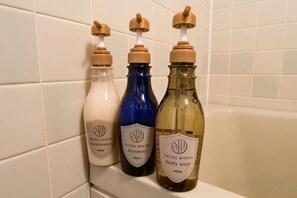 Bathroom amenities - J-Court Oshiage (Tokyo)
